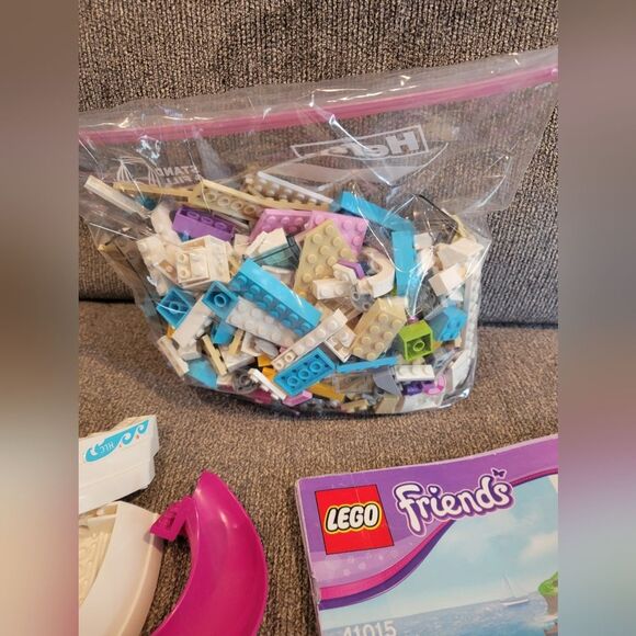 Lego Friends 41015 Dolphin Cruiser 612 pieces ages 7-12 Instructions included - Picture 9 of 9